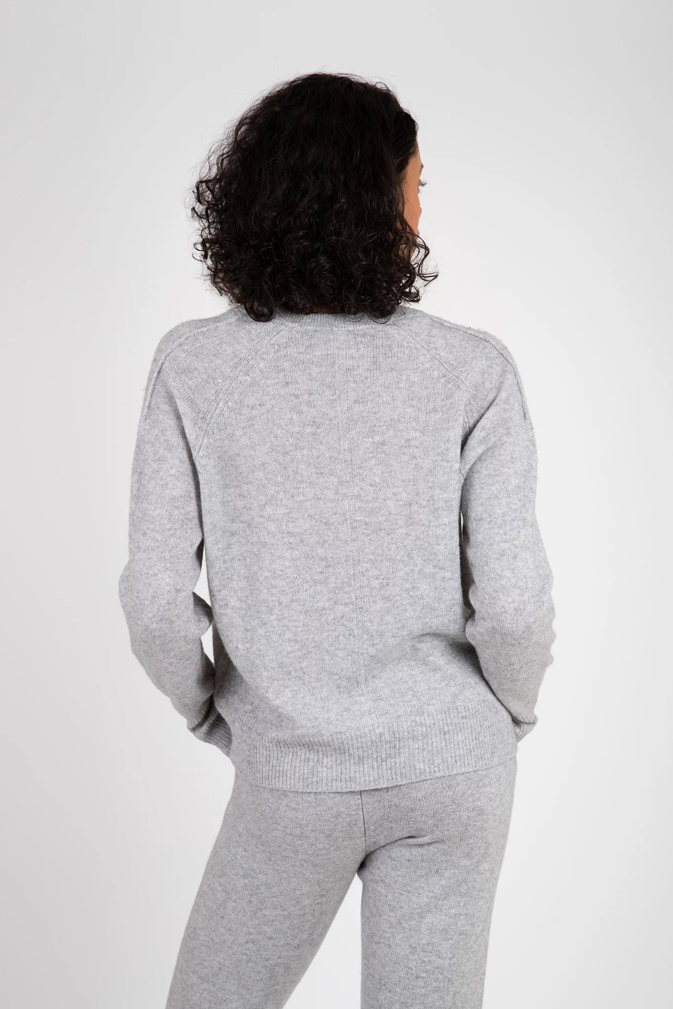 Sloane Cashmere V-Neck - Image 3
